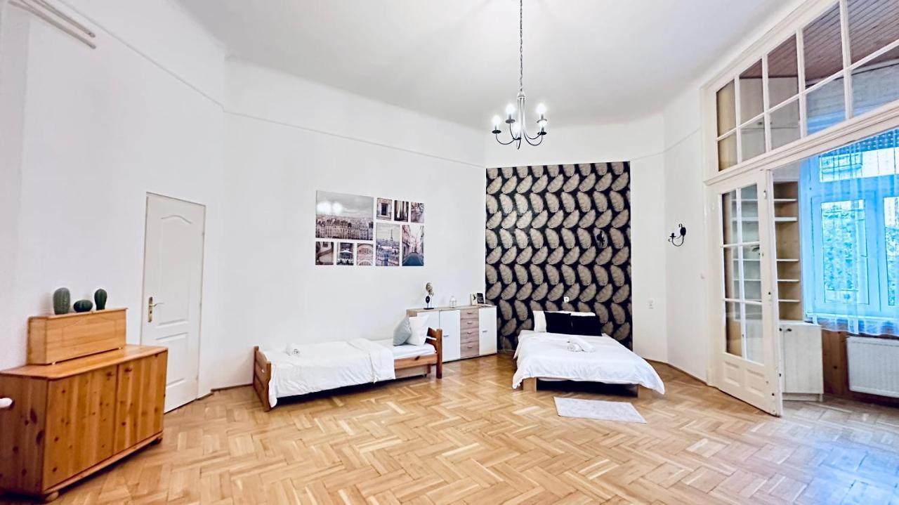 Ulloi - Unique Style Near Corvin Apartament