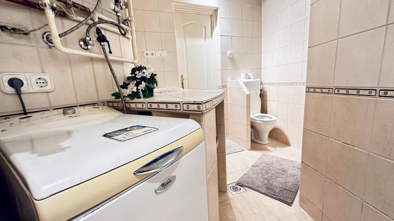Apartment Ulloi - Unique Style Near Corvin Budapest