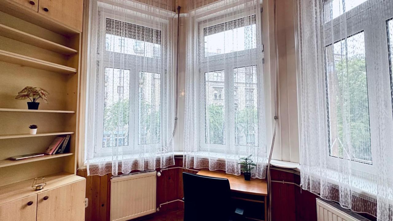 Apartment Ulloi - Unique Style Near Corvin Budapest